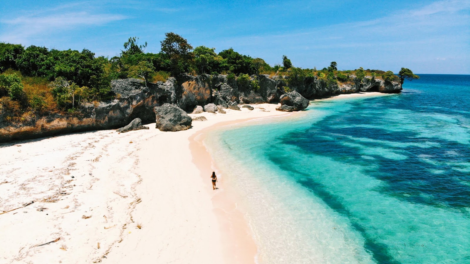 Cantiknya Pasir Putih Di Pantai Tanjung Bira Indonesia Traveler