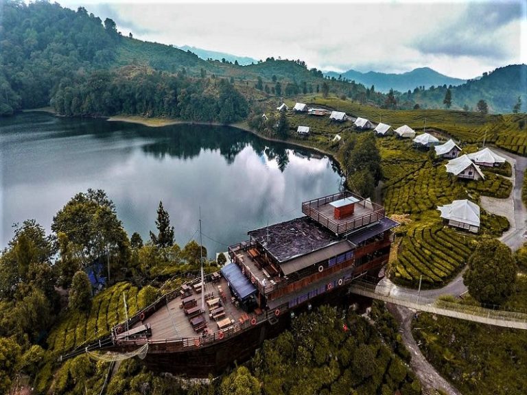 Keindahan Panorama di Danau Situ Patenggang Indonesia