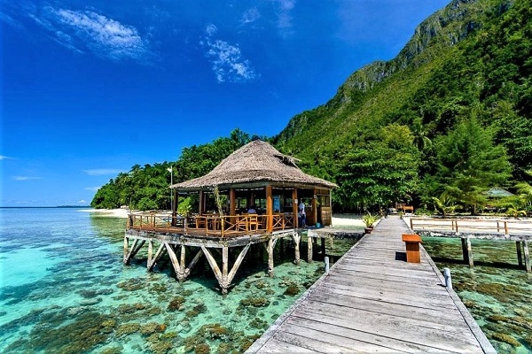 Maluku, Ora Beach Resort