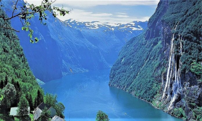 Norwegia, Seven Sisters Waterfall