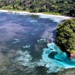 Pantai Telapak Kaki Batu Layar