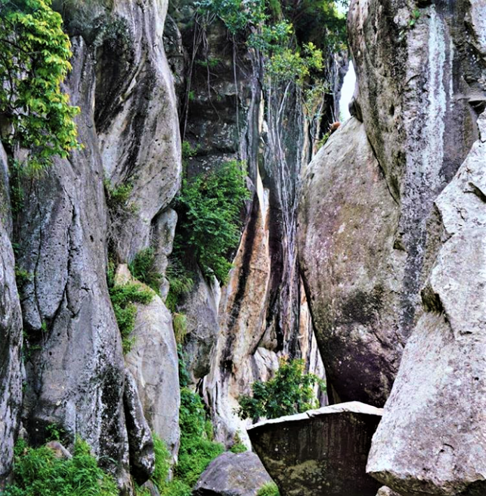 Wisata Keindahan Alam dan Panjat Tebing di Batu Lawang
