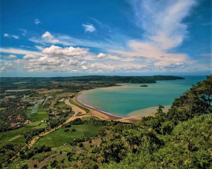 Spot Foto Menakjubkan Di Puncak Darma Geopark Ciletuh | Indonesia Traveler