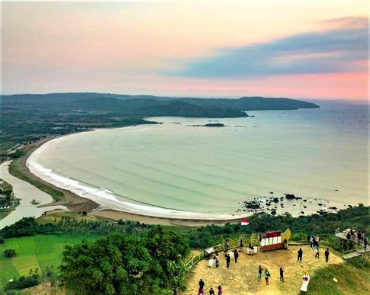 Spot Foto Menakjubkan di Puncak Darma  Geopark Ciletuh 