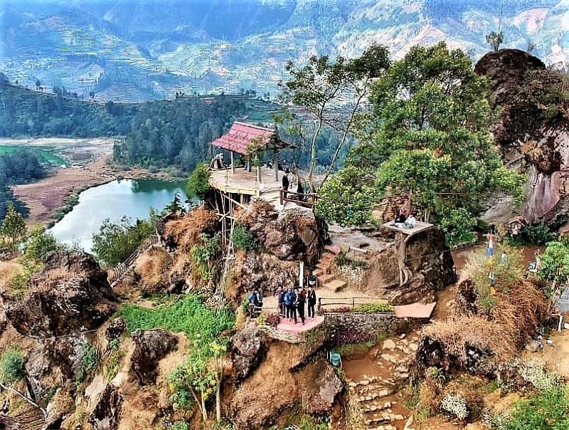 Dieng Plateau Theater, Batu Pandang Ratapan Angin, Jembatan Merah Putih |  Indonesia Traveler