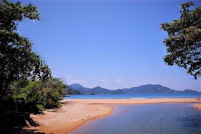 Pantai Caroline