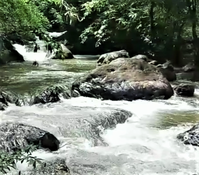 Sensasi Keseruan di Air Terjun Haratai, Kal-Sel