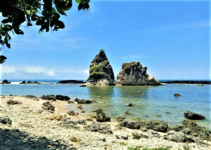 Keunikan dan Mitos Sejarah Pantai Tanjung Layar