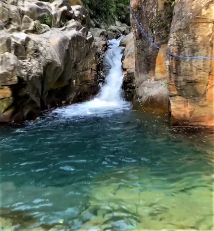 Sesaat Rileks di Curug Cibaliung yang Menakjubkan