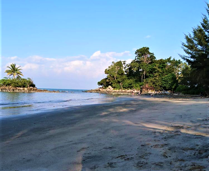 Pantai Pulau Tiga, Sensasi Keindahannya Tak Bisa Dilupakan