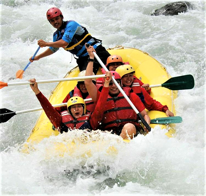 Sensasi Menguji Adrenalin di Arung Jeram Sungai Bingei