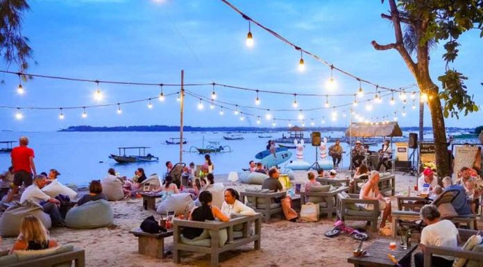 Resto di Pinggir Pantai Sanur Asyik Nongkrong Sambil Healing