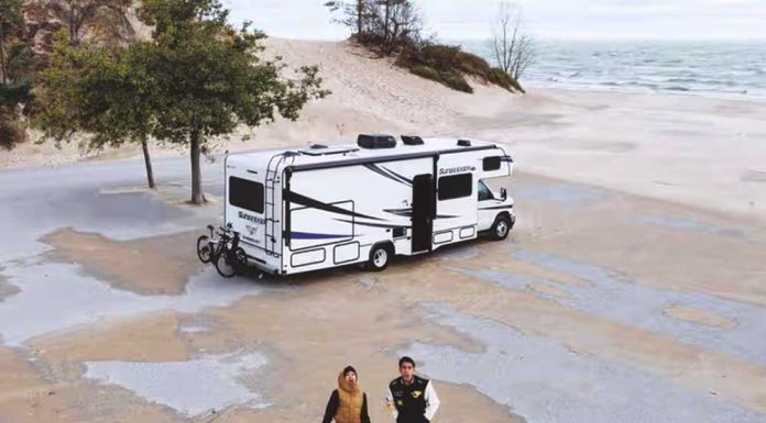 9 Seleb Naik Campervan saat Liburan, Seru Berpetualang!