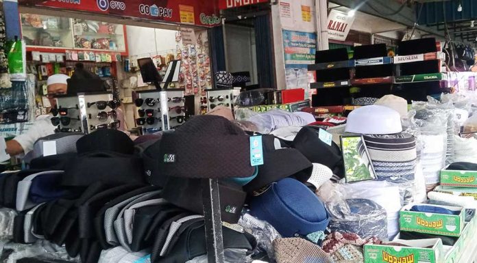 Sejarah Peci, Soekarno Orang RI Pertama yang Memadukannya dengan Jas