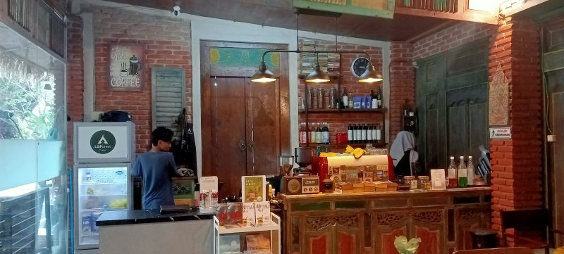 LQ Forest Café, Menikmati Kopi Sambil Dimanjakan Keindahan Hutan Pinus