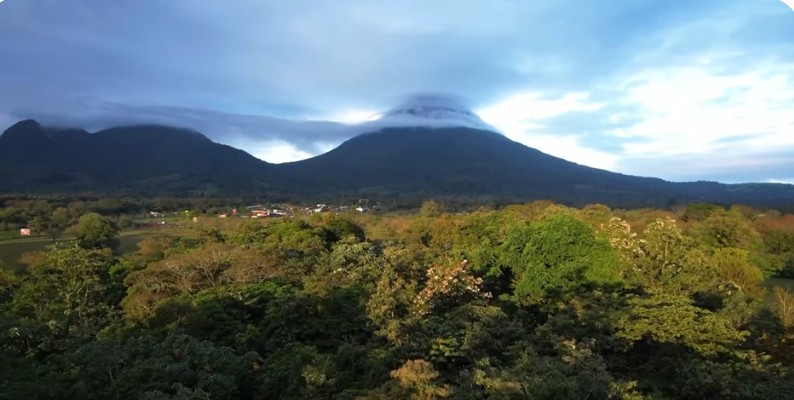 Mengintip Kawah ‘Raksasa’ di Taman Nasional Gunung Berapi Poás, Kosta Rika