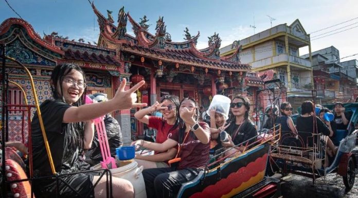 Uniknya Festival Perang Air Kepulauan Meranti, Masuk KEN 2026 Uniknya Festival Perang Air Kepulauan Meranti, Masuk KEN 2026