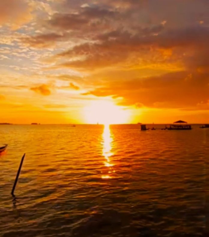 Kampung Terapung Tihi-Tihi Panorama Bawah Lautnya Menakjubkan