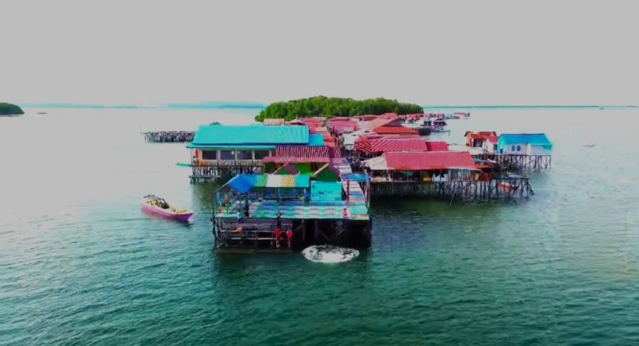 Kampung Terapung Tihi-Tihi Panorama Bawah Lautnya Menakjubkan