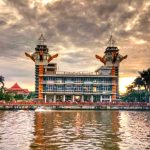 Menikmati Panorama Alam Kota Seribu Sungai dari Menara Pandang Menikmati Panorama Alam Kota Seribu Sungai dari Menara Pandang