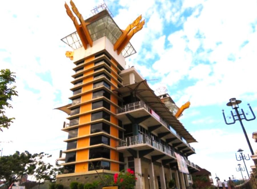 Menikmati Panorama Alam Kota Seribu Sungai dari Menara Pandang