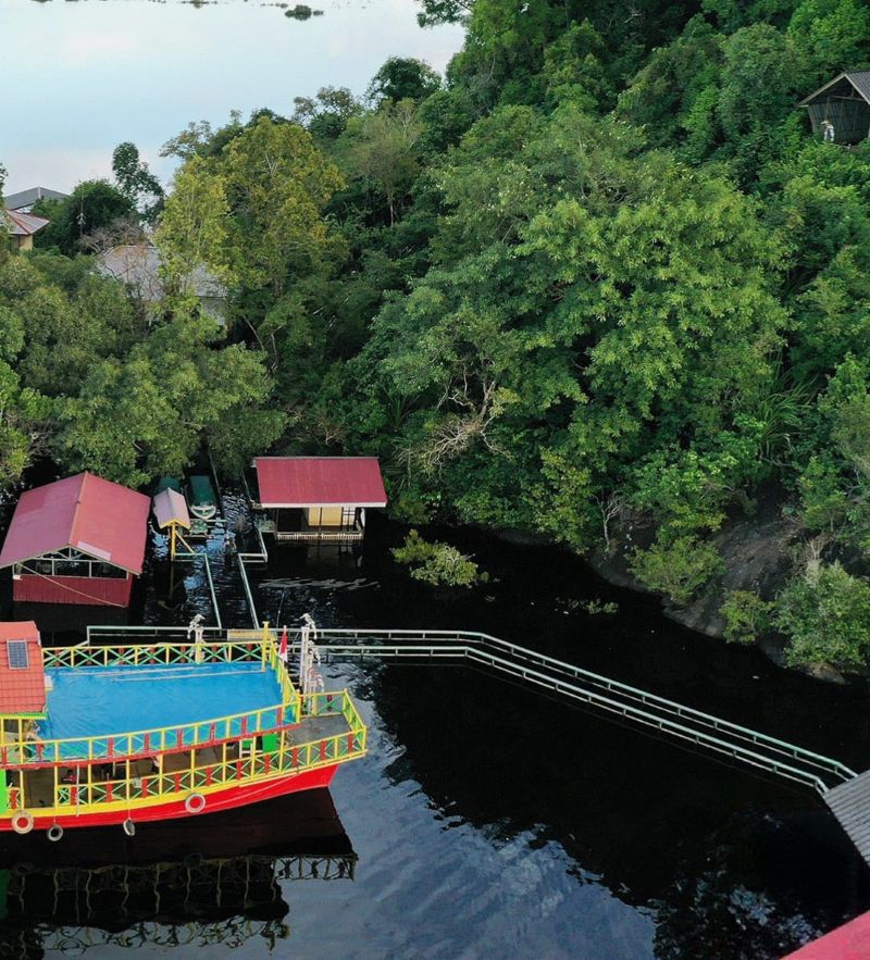 Menikmati ‘Keajaiban Musiman’ di Danau Sentarum