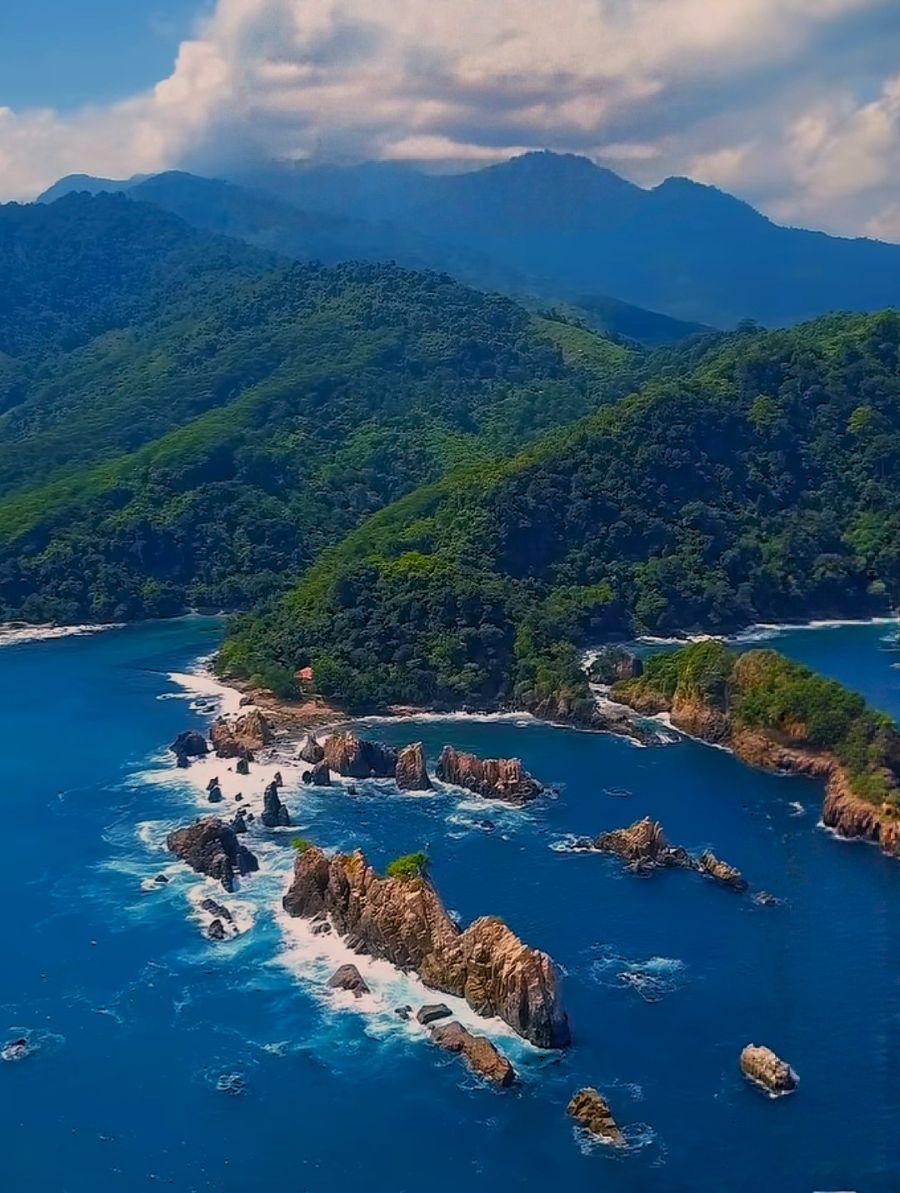 Sensasi Unik Menikmati Pantai Gigi Hiu