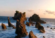 Sensasi Unik Menikmati Pantai Gigi Hiu Sensasi Unik Menikmati Pantai Gigi Hiu